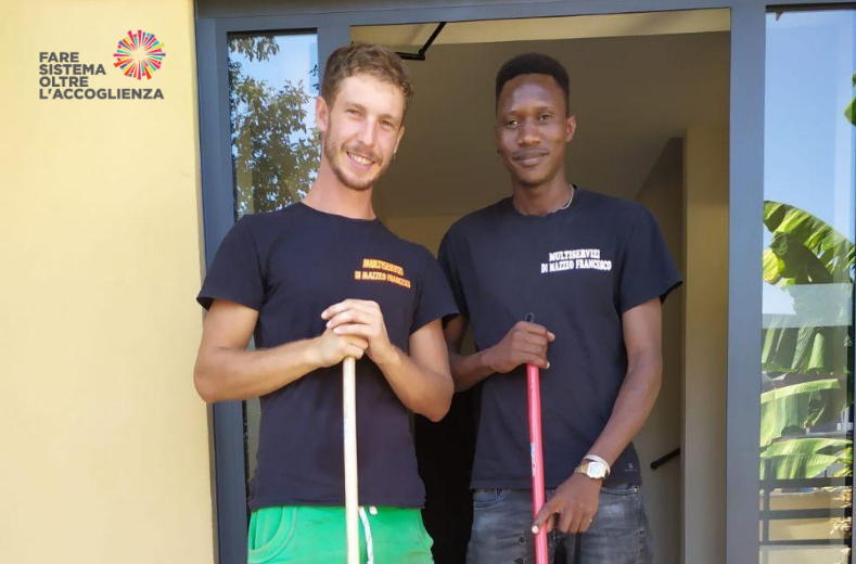 Francesco e Idrissa insieme al lavoro